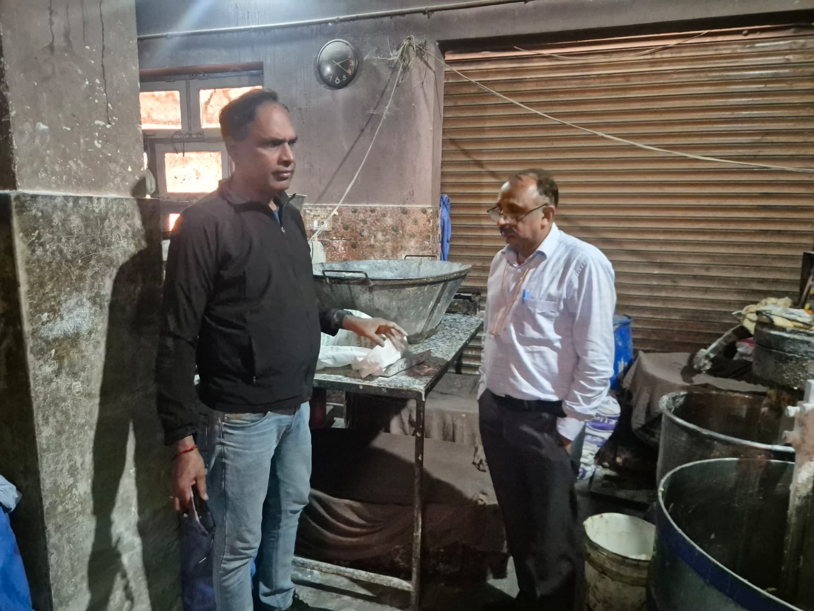 1793459914 736 दीपावली से पहले खाद्य सुरक्षा विभाग की छापेमारी पांच खाद्य