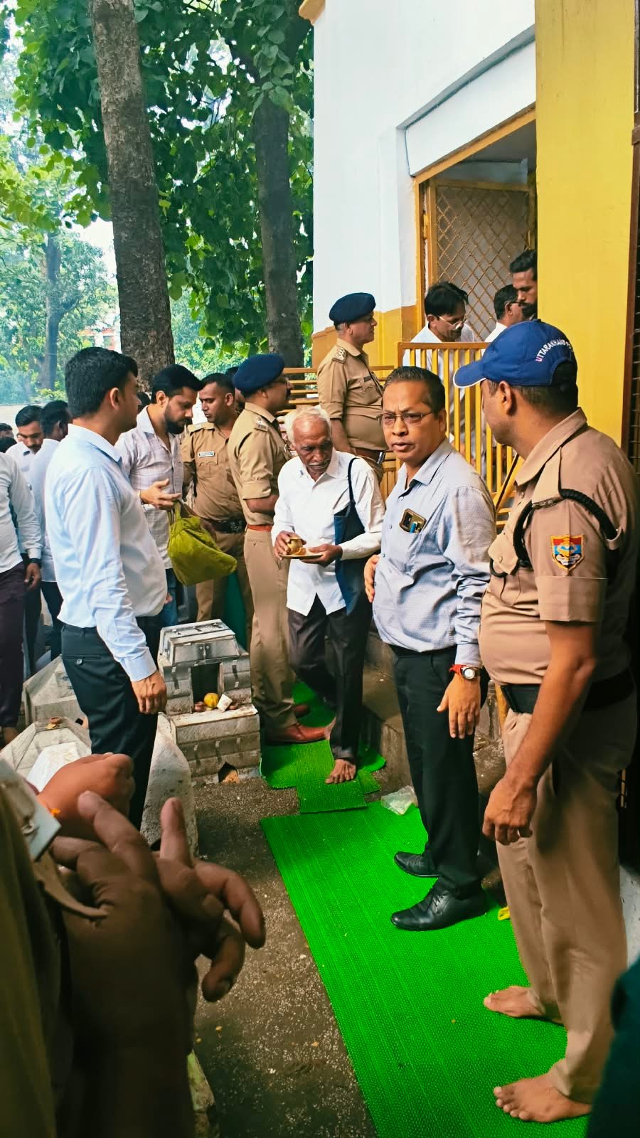 अमावस्या-के-अवसर-पर-एसएसपी-हरिद्वार-नवनीत-सिंह-सुरक्षा.jpeg