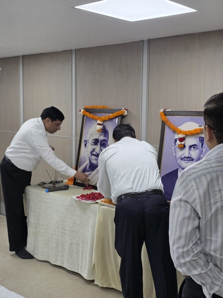अहिंसा-और-सादगी-के-आदर्शों-को-एमडीडीए-ने-किया.jpeg