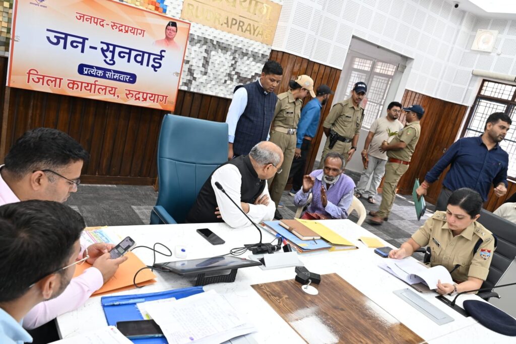 आयुक्त-सोमवार-को-एक-दिवसीय-जनपद-भ्रमण-पर.jpeg
