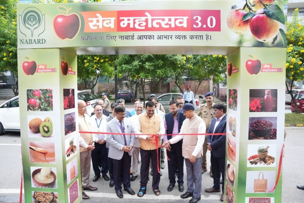 का-दो-दिवसीय-‘सेब-महोत्सव-30-संपन्न.jpg