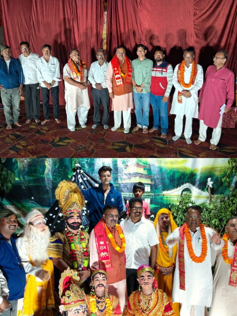 की-52-वर्ष-पुरानी-ऐतिहासिक-रामलीला-मंच-पर-पहुंचे.jpeg