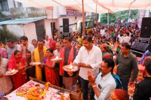 कुष्मांडा-की-आराधना-कर-महानगर-अध्यक्ष-सिद्धार्थ-उमेश-अग्रवाल.jpg
