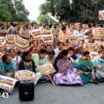 के-दोहरे-चरित्र-और-महिलाछात्र-विरोधी-नीति-के-खिलाफ.jpg