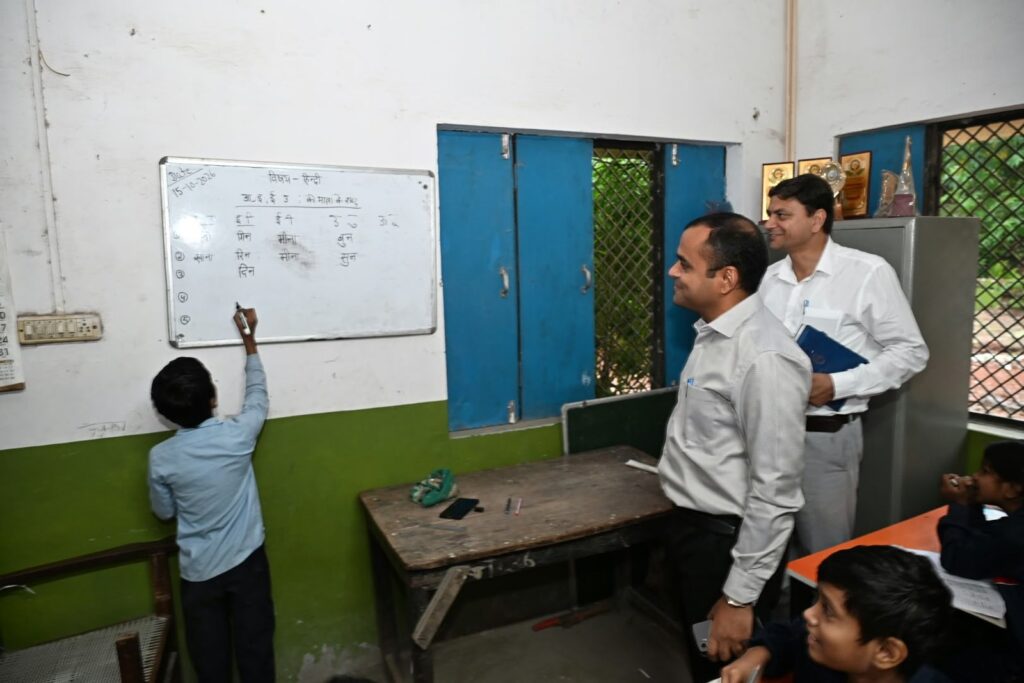 के-निर्देशन-में-जनपद-की-शिक्षा-व्यवस्था-को-सुदृढ़.jpeg
