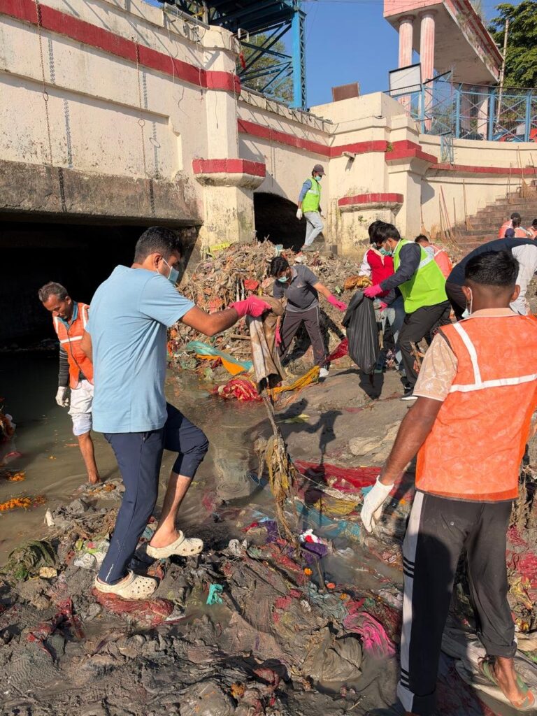 के-निर्देशों-के-अनुपालन-में-मेलाधिकारी-कुंभ-श्रीमती-सोनिका.jpg
