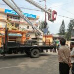 के-निर्देशों-के-अनुपालन-में-विद्युत-पोलों-पर-विभिन्न.jpeg