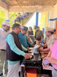 के-बड़कोट-में-सेवा-संकल्प-अभियान-के-तहत-दो.jpeg