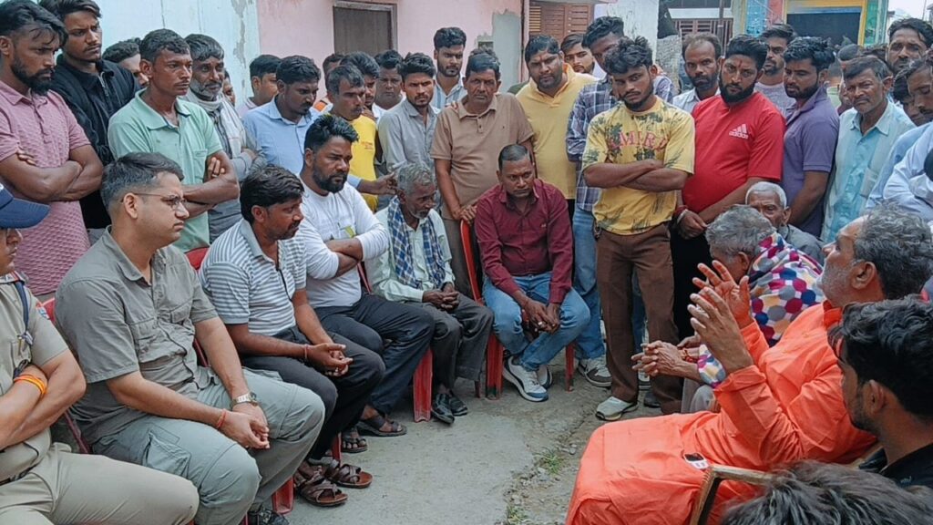 के-हमले-में-मृतक-किसान-को-स्वामी-यतीश्वरानंद-ने.jpeg
