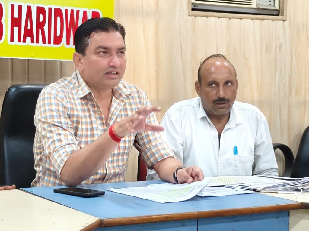को-राज्य-सरकार-में-समाहित-करने-की-मांग-की.jpeg