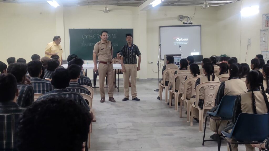 क्राइम-के-संबंध-में-एसएम-पब्लिक-स्कूल-में-जागरूकता.jpg