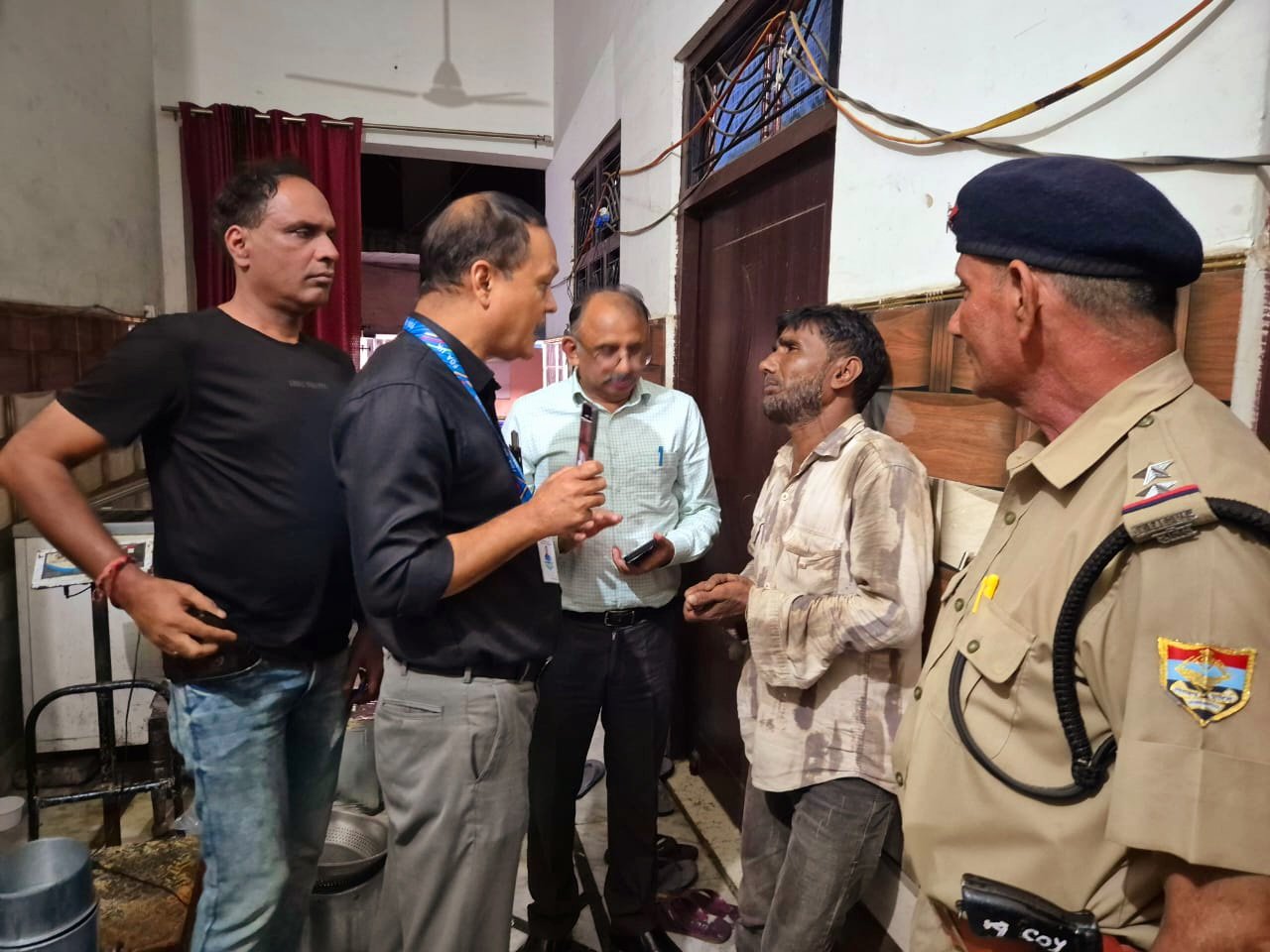 खाद्य सुरक्षा आयुक्त एवं जिलाधिकारी द्वारा दिये गये निर्देशों में पनीर निर्माण इकाई का निरीक्षण 2 सुरक्षा आयुक्त एवं जिलाधिकारी द्वारा दिये गये निर्देशों में
