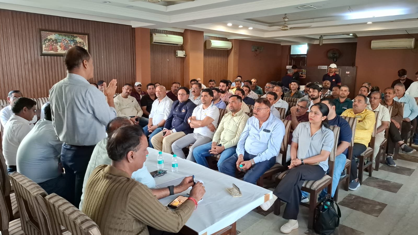 मिठाइयों एवं बेकरी उत्पादों की ट्रे पर 26 अक्टूबर