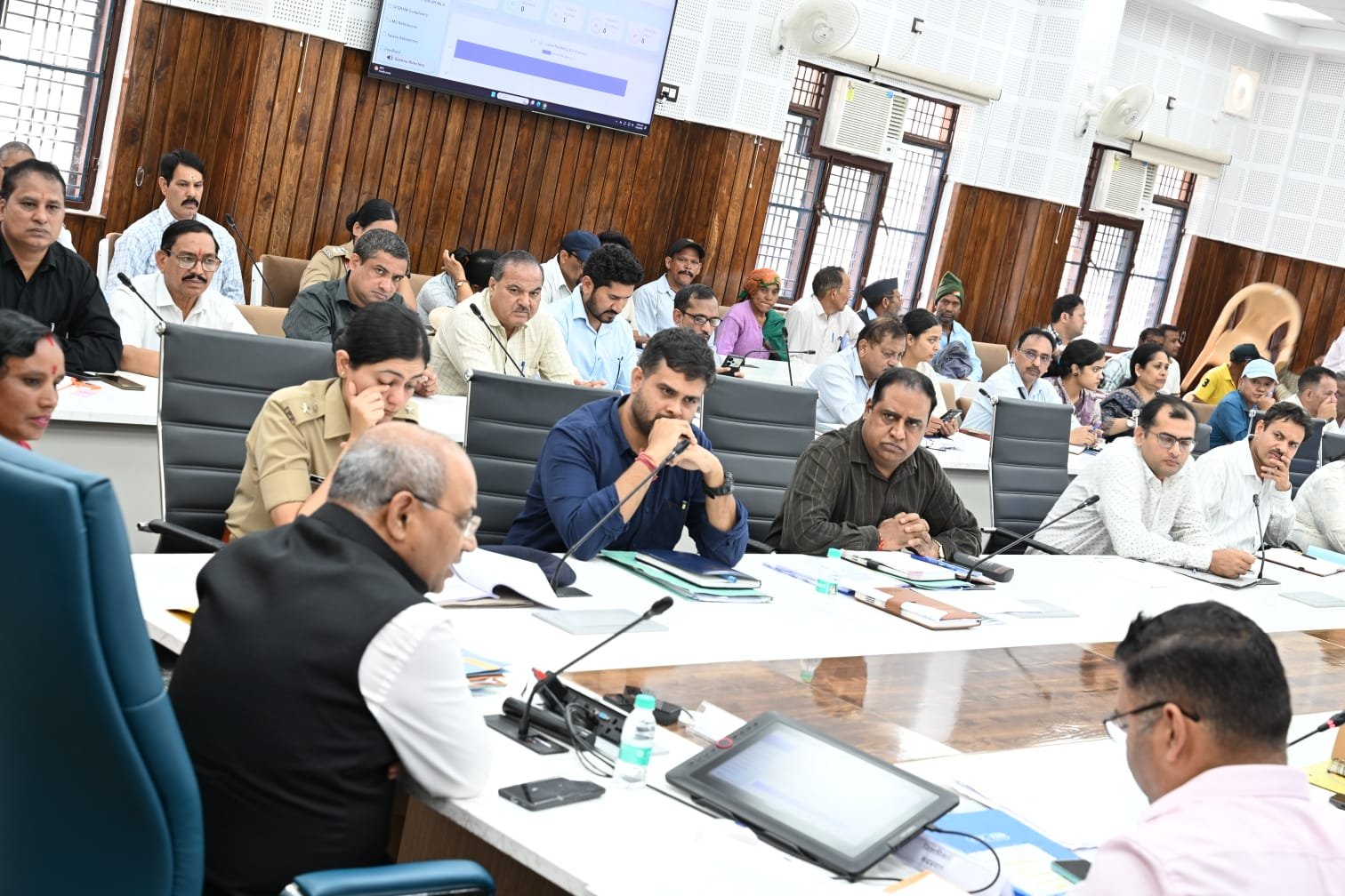 आयुक्त सोमवार को एक दिवसीय जनपद भ्रमण पर