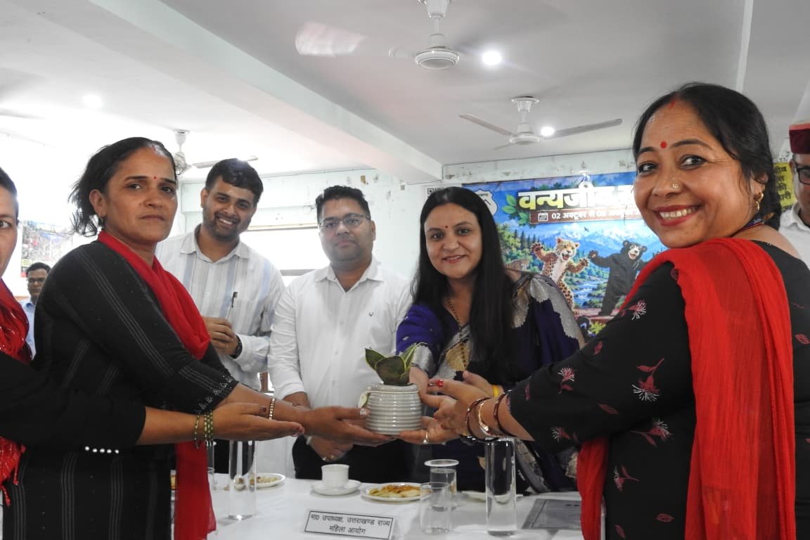 जयंती एवं शास्त्री जी जयंती पर जनपद न्यायालय परिसर