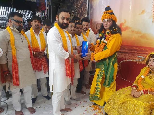 बाजार ज्वालापुर श्री रामलीला समिति के रंग मंच पर