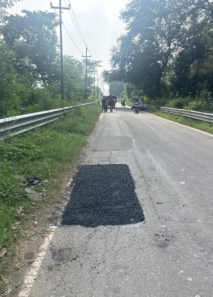 की सड़कों को गड्ढामुक्त करने के लिए जिलाधिकारी के