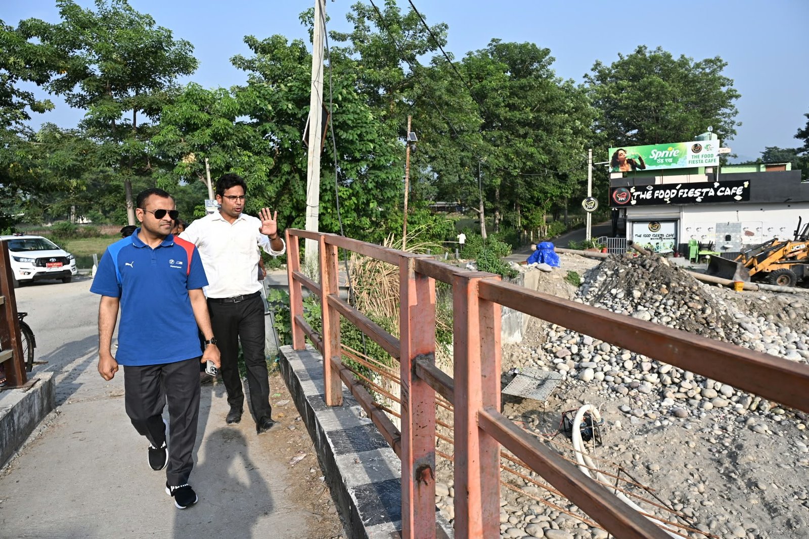 की सड़कों को समय सीमा के भीतर गड्ढामुक्त करने