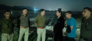 जलस्तर-में-तेज-बहाव-में-फंसकर-बोलेरो-चालक-सहित.jpeg