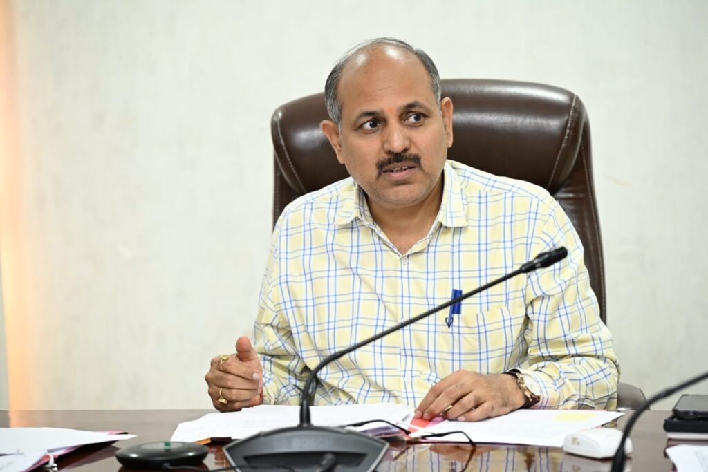 जिलाधिकारी-की-अध्यक्षता-में-अनुसूचित-जाति-एवं-अनुसूचित-जनजाति.jpeg