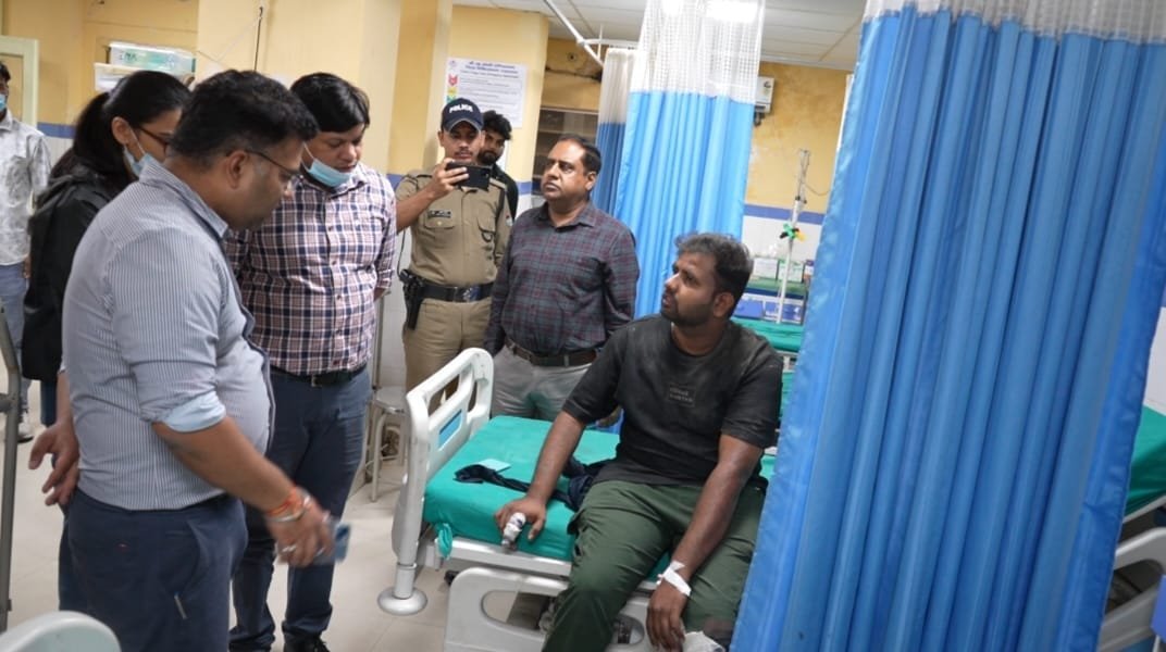 ट्रैवलर दुर्घटना पर जिला प्रशासन की त्वरित कार्रवाई सभी