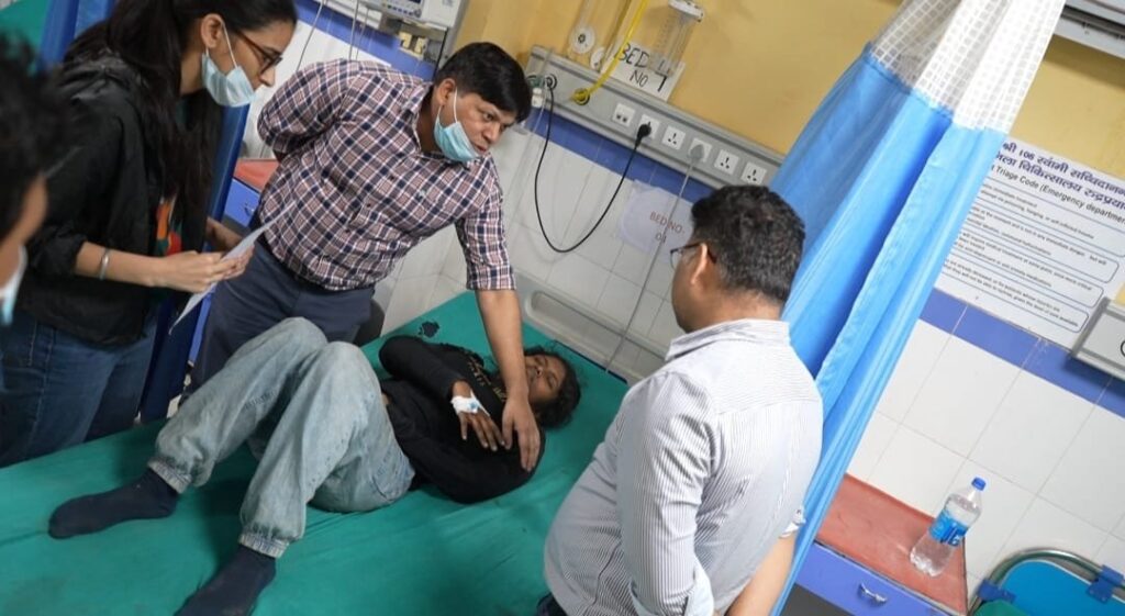 ट्रैवलर-दुर्घटना-पर-जिला-प्रशासन-की-त्वरित-कार्रवाई-सभी.jpg