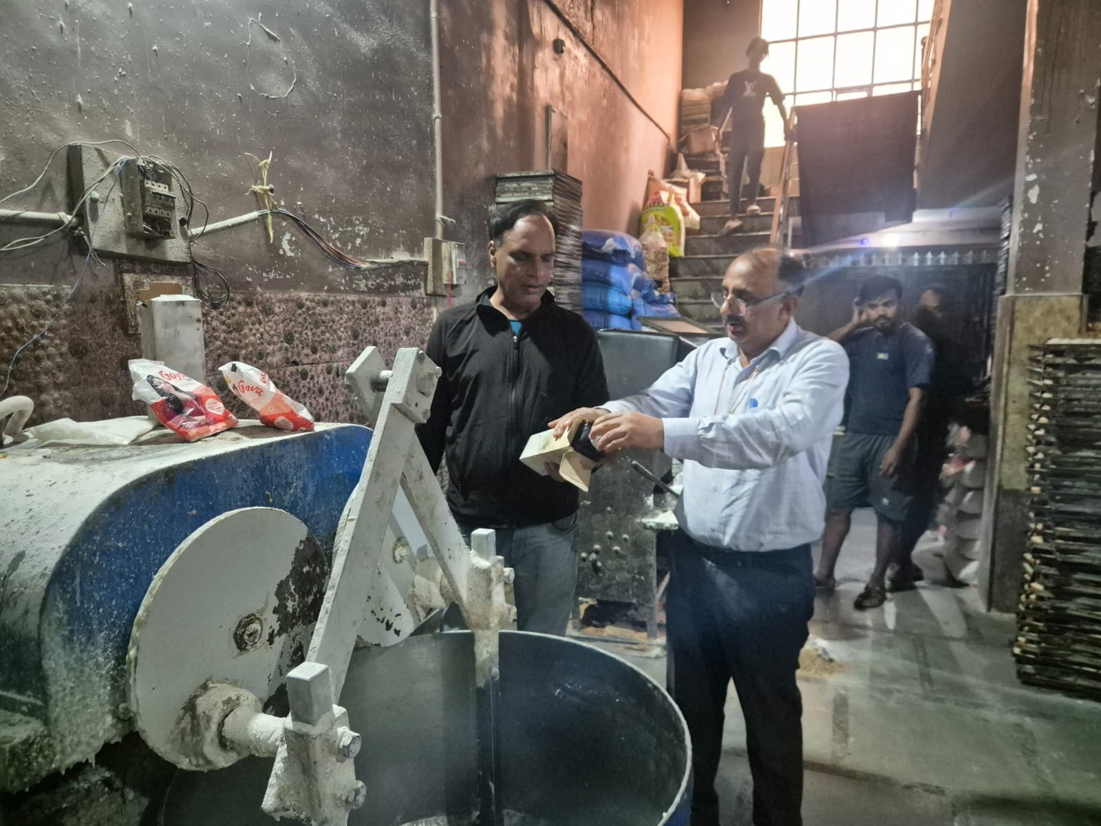 से पहले खाद्य सुरक्षा विभाग की छापेमारी पांच खाद्य