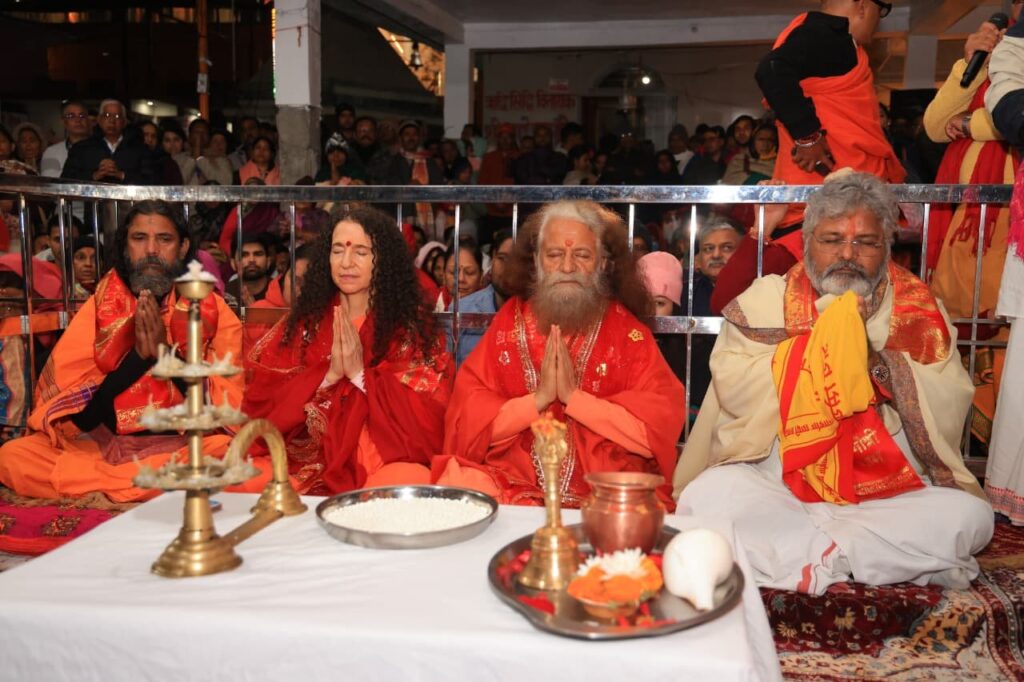 धाम-में-दिव्य-गंगा-आरती.jpeg