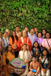 निकेतन-में-पूज्य-स्वामी-चिदानन्द-सरस्वती-जी-ने-श्रद्धालुओं.jpg