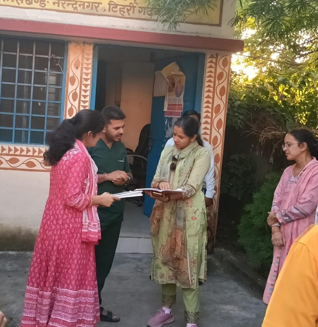 ने-आयुष-आरोग्य-मंदिर-ढालवाला-का-किया-निरीक्षण-व्यवस्थाओं.jpeg