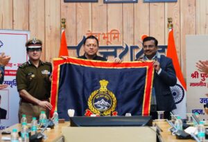 ने-उत्तराखण्ड-पुलिस-के-नवीन-गौरव-चिह्नों-का-किया.jpeg