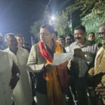 ने-खटीमा-रेलवे-फाटक-के-पास-रुककर-रवि-के.jpeg