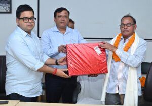 ने-दी-भावभीनी-विदाईसूचना-विभाग-में-30-वर्ष-की.jpeg