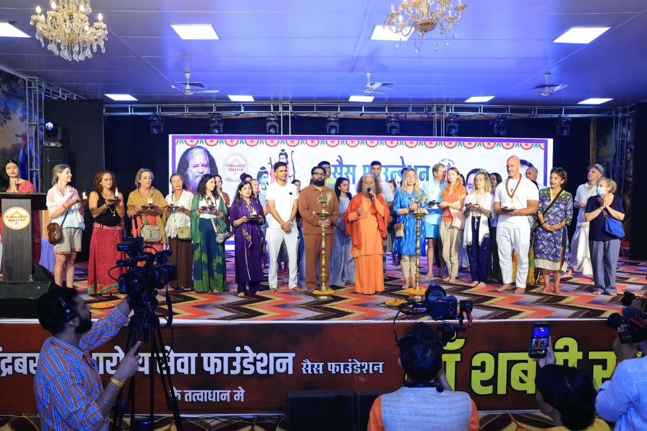 परमार्थ निकेतन में आयोजित मां शबरी श्रीरामलीला का समापन 8 निकेतन में आयोजित मां शबरी श्रीरामलीला का समापन