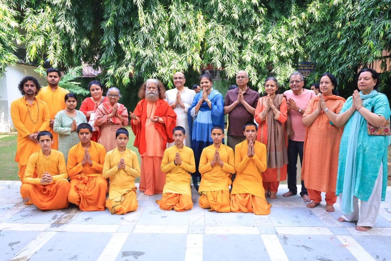 परमार्थ निकेतन में सर्वपितृ अमावस्या पर विशेष पूजन-अर्चना 5 निकेतन में सर्वपितृ अमावस्या पर विशेष पूजन अर्चना