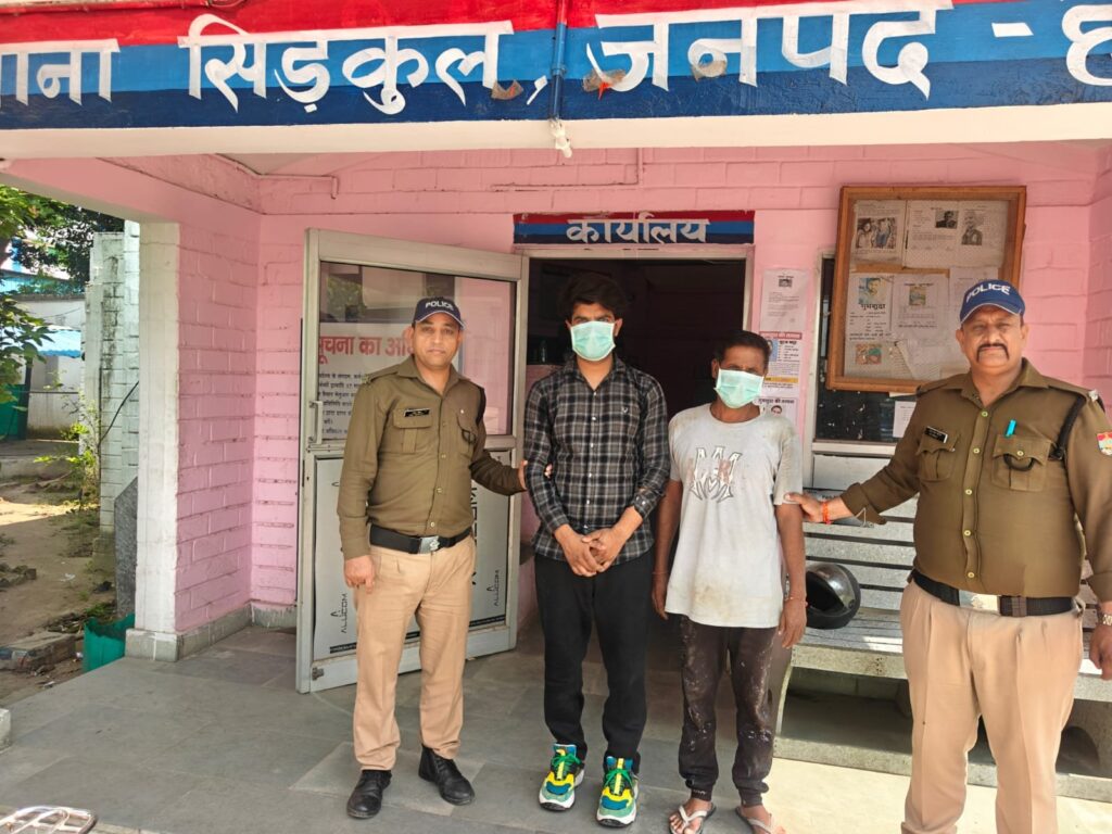 पुलिस-बनी-बिछड़े-बालक-का-सहारा-सकुशल-परिजनों-से.jpeg