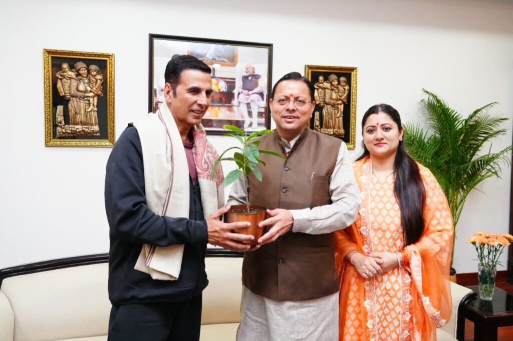 पुष्कर-सिंह-धामी-से-प्रसिद्ध-फिल्म-अभिनेता-अक्षय-कुमार.jpeg