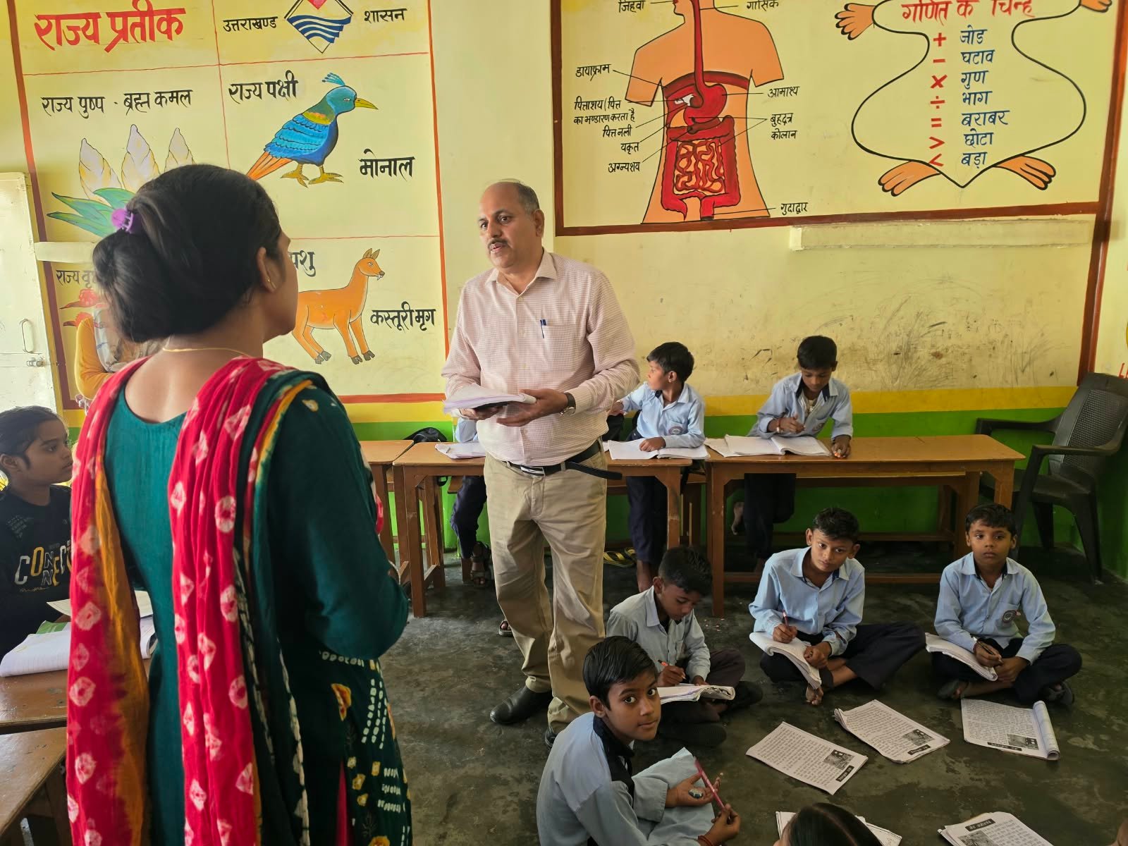 जिलाधिकारी डॉ ललित नारायण मिश्र ने किया आंगनबाड़ी केंद्र