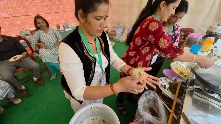 फूड-फेस्टिवल-में-बिखरी-उत्तरकाशी-की-पहाड़ी-खुशबू-मोरी.jpg