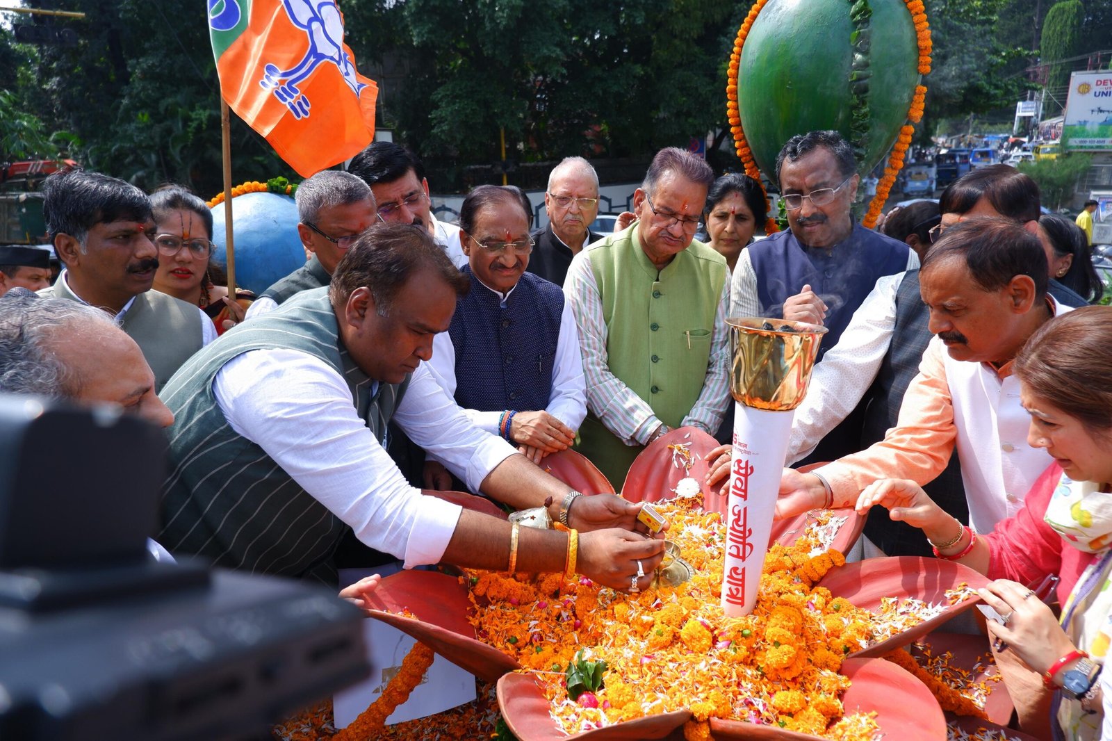 भारतीय जनता पार्टी महानगर की ओर से 25 वर्ष प्रधानमंत्री नरेंद्र मोदी जी के सेवा एवं समर्पण के अंतर्गत सेवा ज्योति यात्रा कार्यक्रम आयोजित 2 जनता पार्टी महानगर की ओर से 25 वर्ष प्रधानमंत्री