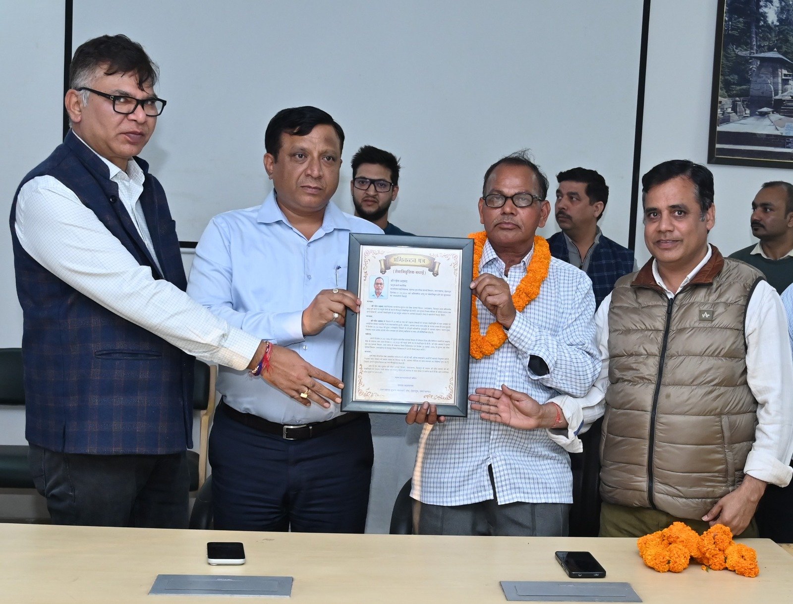 महानिदेशक ने दी भावभीनी विदाई:सूचना विभाग में 30 वर्ष की दीर्घकालीन सेवा के बाद सेवानिवृत्त हुए अहमद 2 ने दी भावभीनी विदाईसूचना विभाग में 30 वर्ष की
