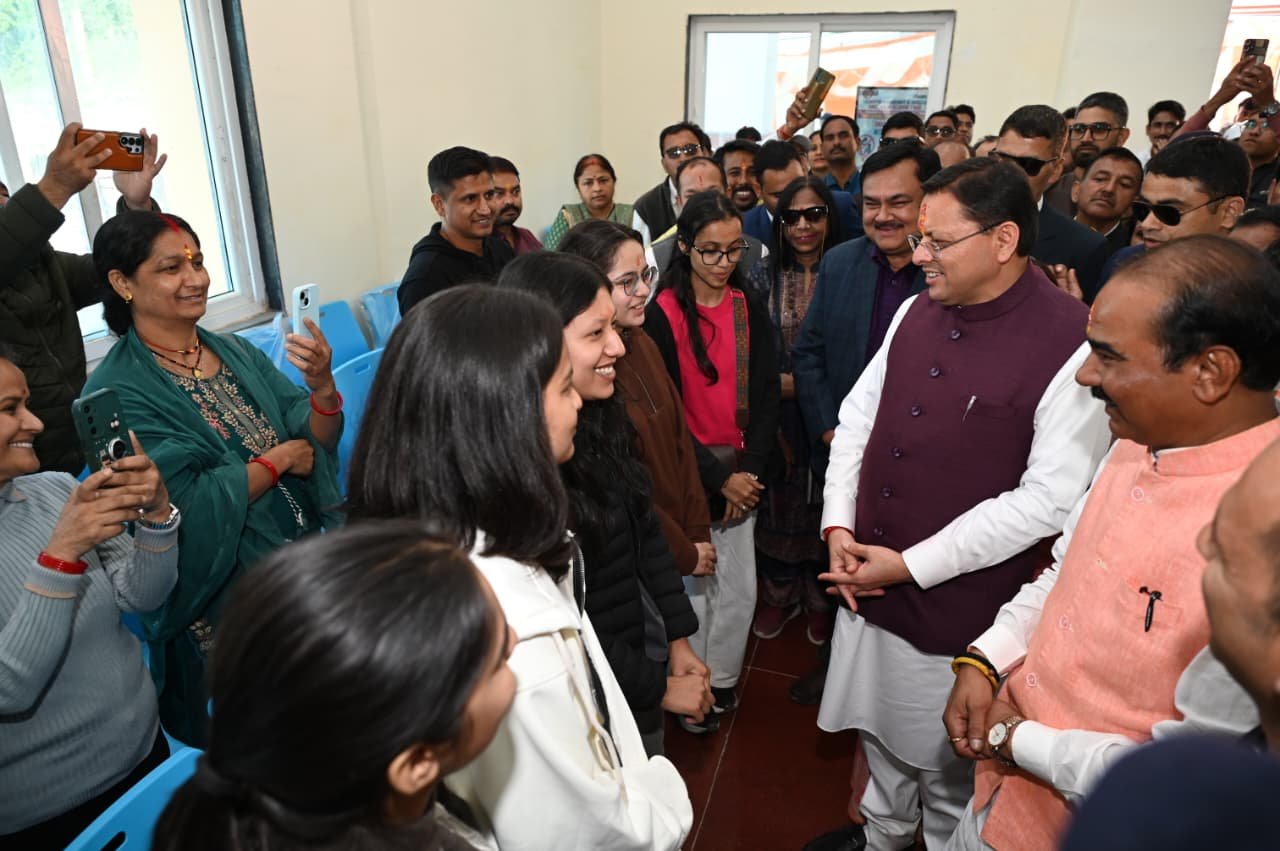 धामी ने किया पिथौरागढ़ मेडिकल कॉलेज का स्थलीय निरीक्षण