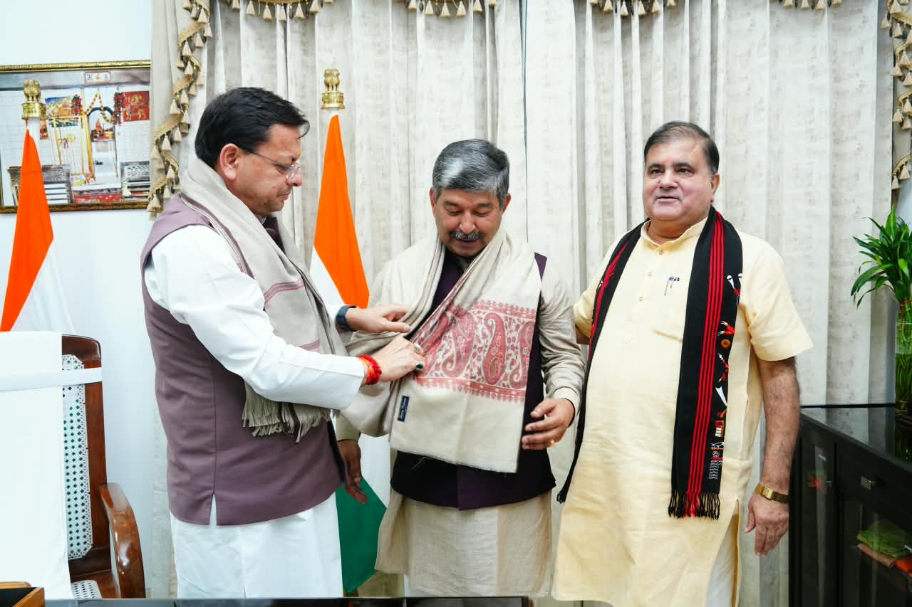 धामी ने नवनिर्वाचित राज्यसभा सांसद दिनेश आर्य को दी