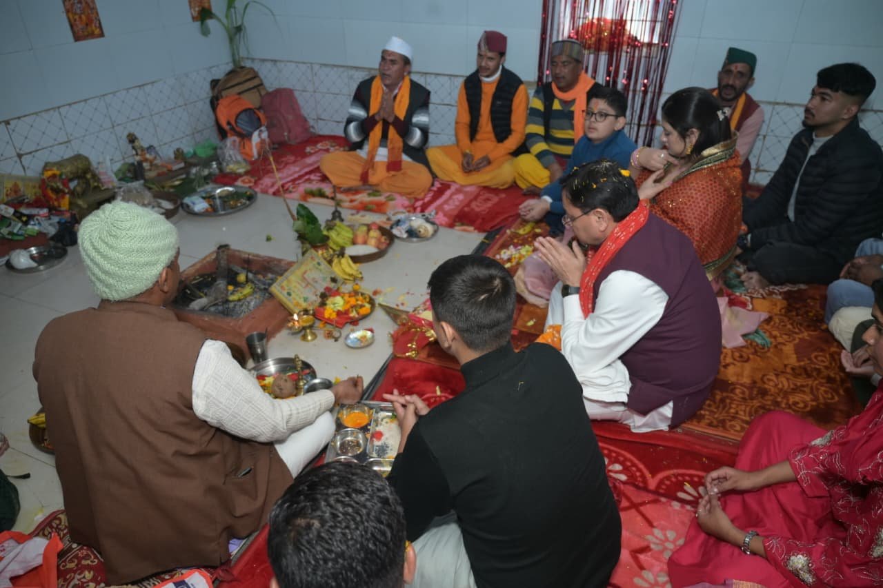 श्री पुष्कर सिंह धामी ने पैतृक गांव हड़खोला स्थित