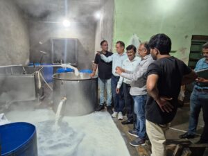 में-पनीर-निर्माण-इकाई-पर-खाद्य-सुरक्षा-विभाग-की.jpeg