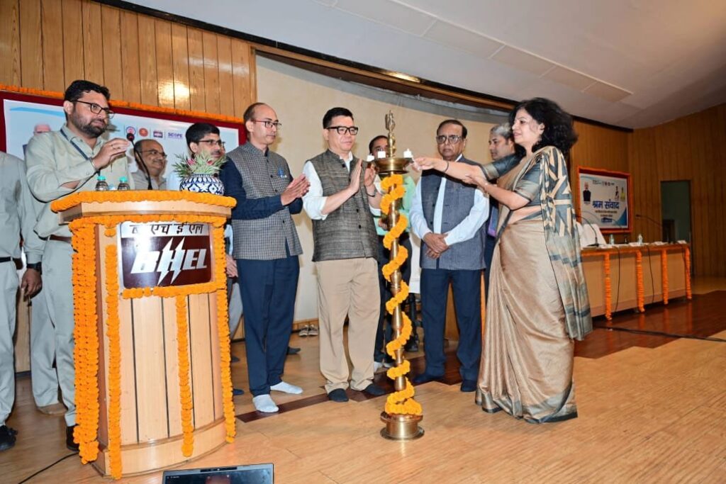 में-श्रम-संहिताओं-पर-जागरूकता-कार्यक्रम-का-आयोजन.jpg