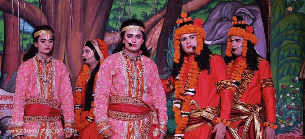 रामलीला-समिति-मोहल्ला-लक्कड़हारण-की-रामलीला-में-सोमवार-की.jpeg