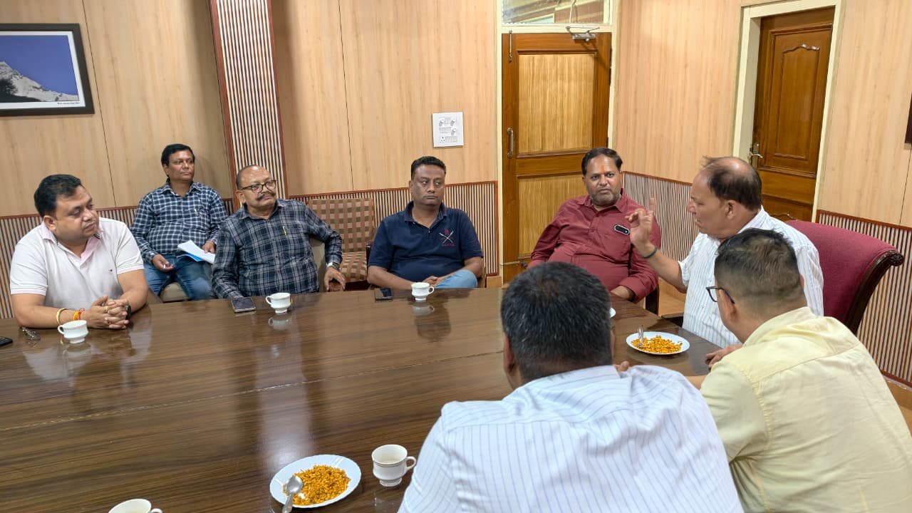 राष्ट्रीय सुरक्षा सलाहकार अजीत डोभाल पर टिप्पणी को लेकर सांसद अजय भट्ट ने राहुल गांधी की निंदा की 2 सुरक्षा सलाहकार अजीत डोभाल पर टिप्पणी को लेकर सांसद
