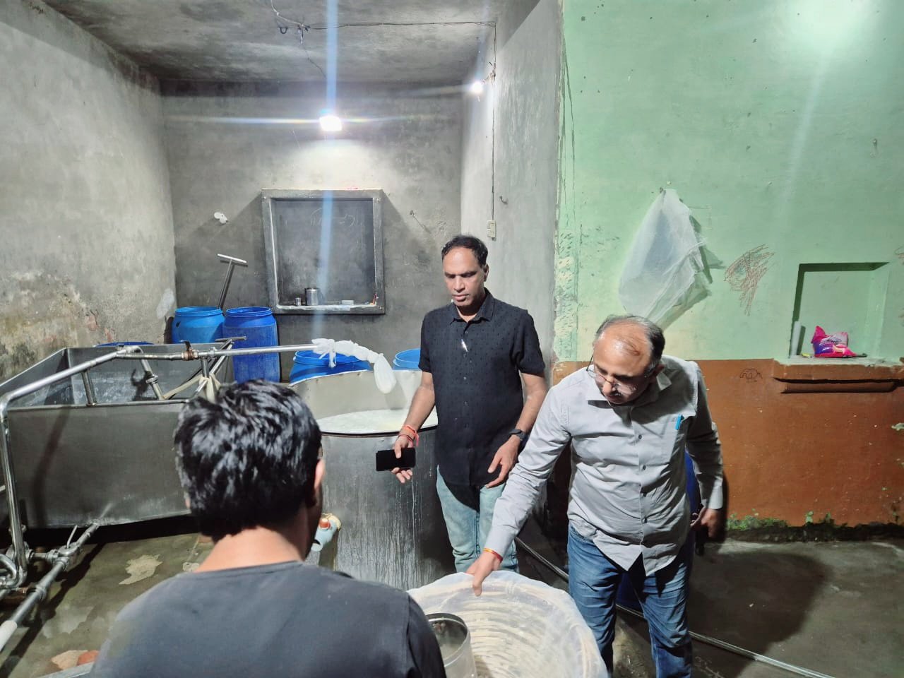 में पनीर निर्माण इकाई पर खाद्य सुरक्षा विभाग की