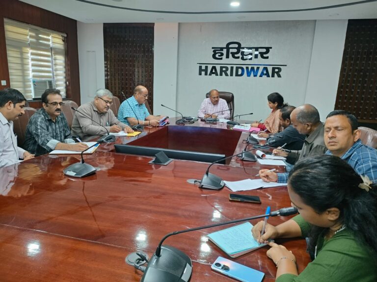 विकास-अधिकारी-की-अध्यक्षता-में-मत्स्य-विभाग-की-योजनाओं.jpg